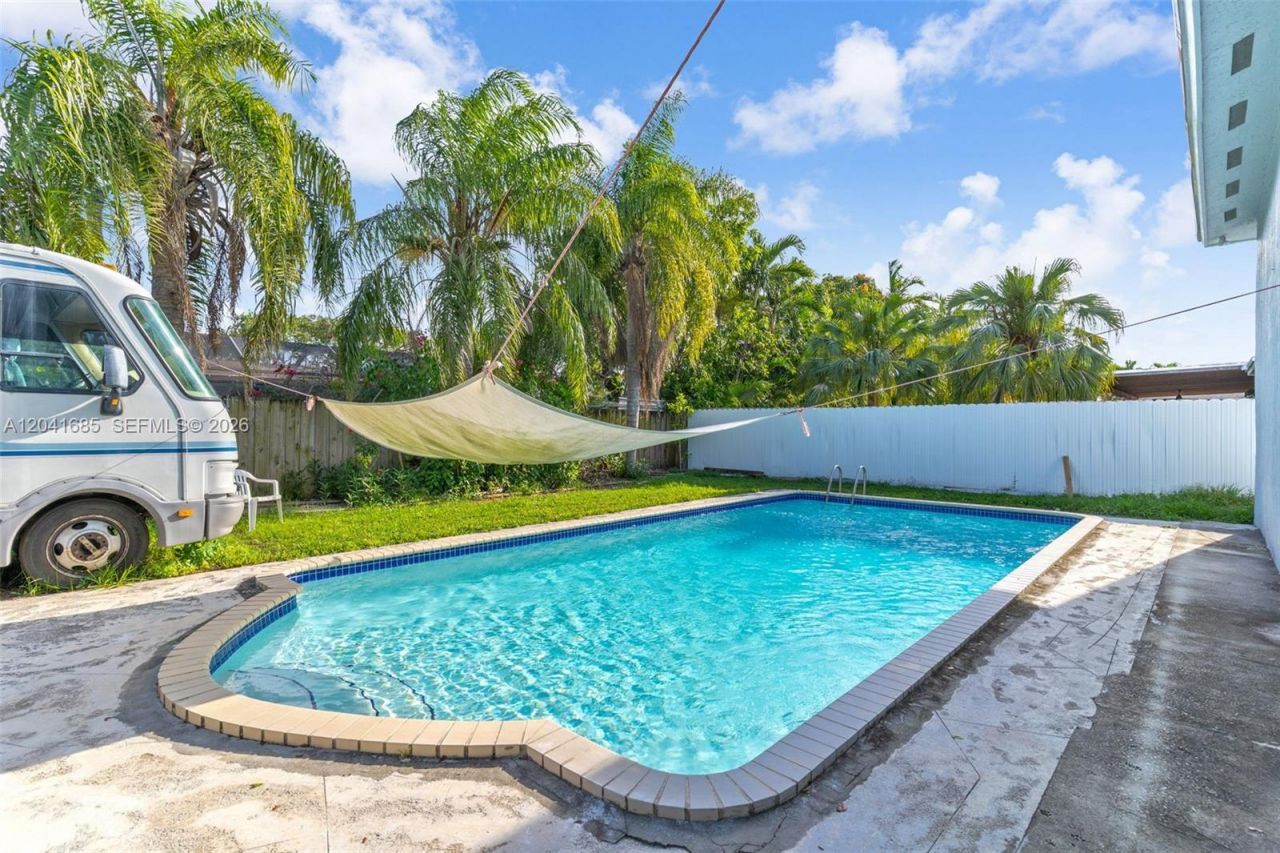 7950 SW 196th Ter, Cutler Bay, FL 33189 Photo