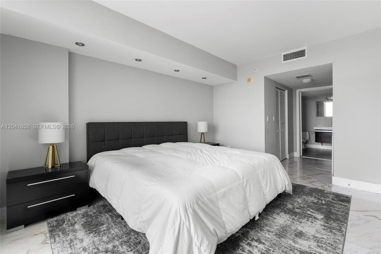 1800 N Bayshore Dr , Unit 1806, Miami, FL 33132 Photo