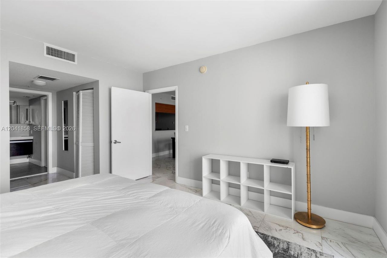 1800 N Bayshore Dr , Unit 1806, Miami, FL 33132 Photo