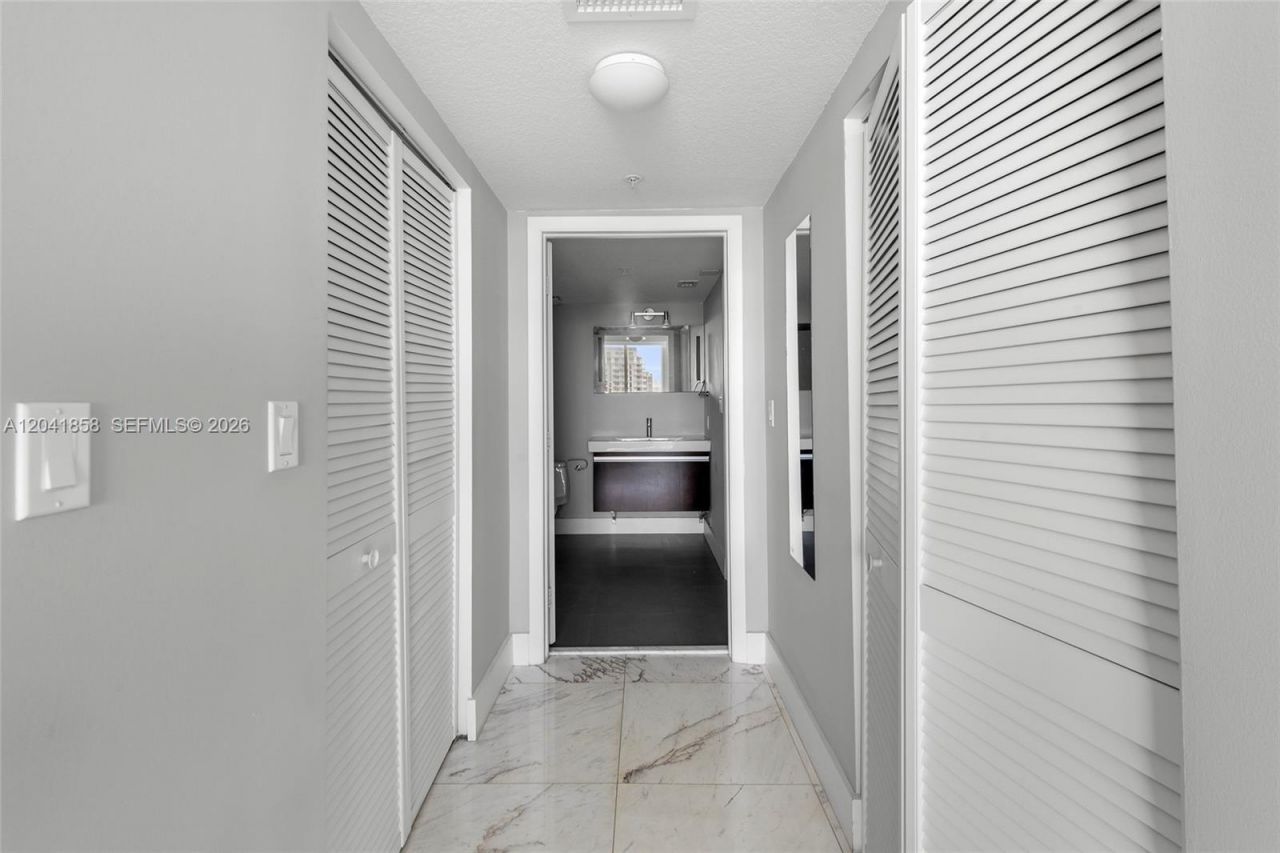 1800 N Bayshore Dr , Unit 1806, Miami, FL 33132 Photo
