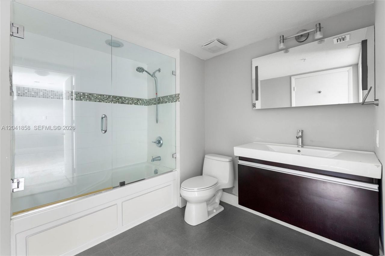 1800 N Bayshore Dr , Unit 1806, Miami, FL 33132 Photo