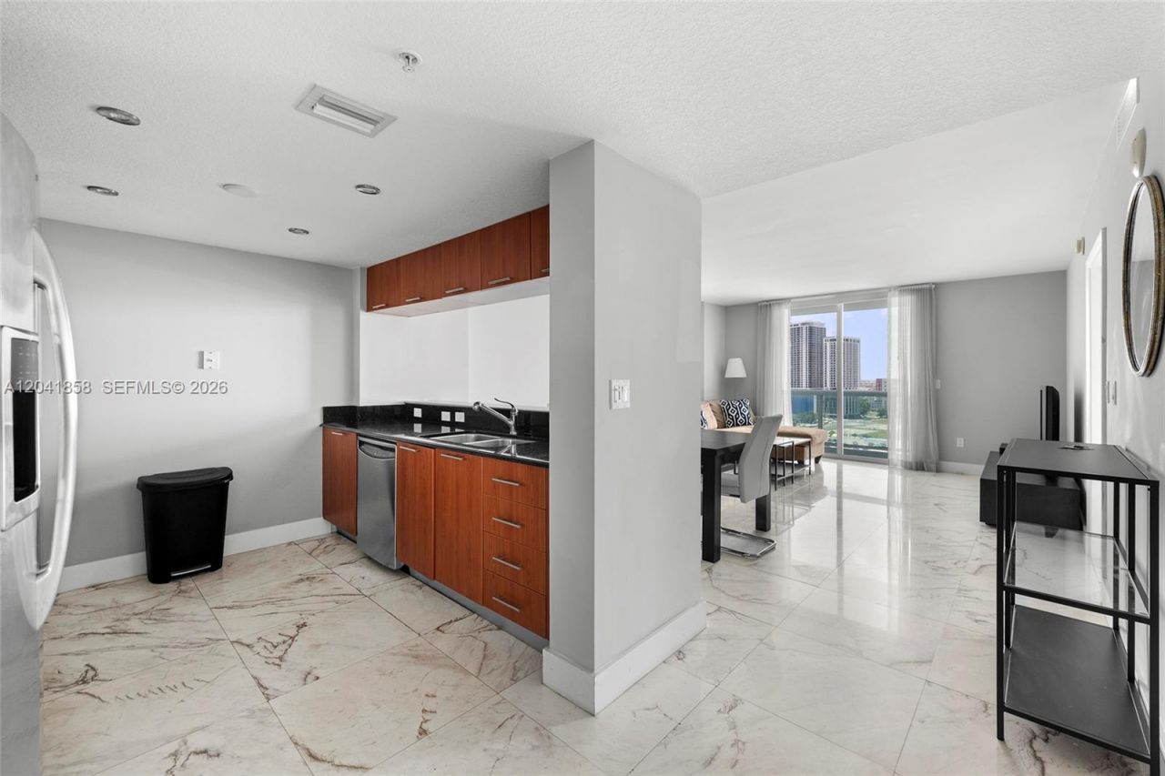 1800 N Bayshore Dr , Unit 1806, Miami, FL 33132 Photo