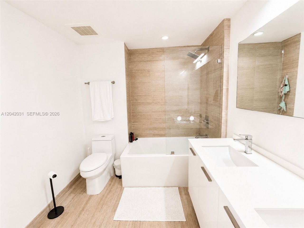 1300 Brickell Bay Dr , Unit 2307, Miami, FL 33131 Photo