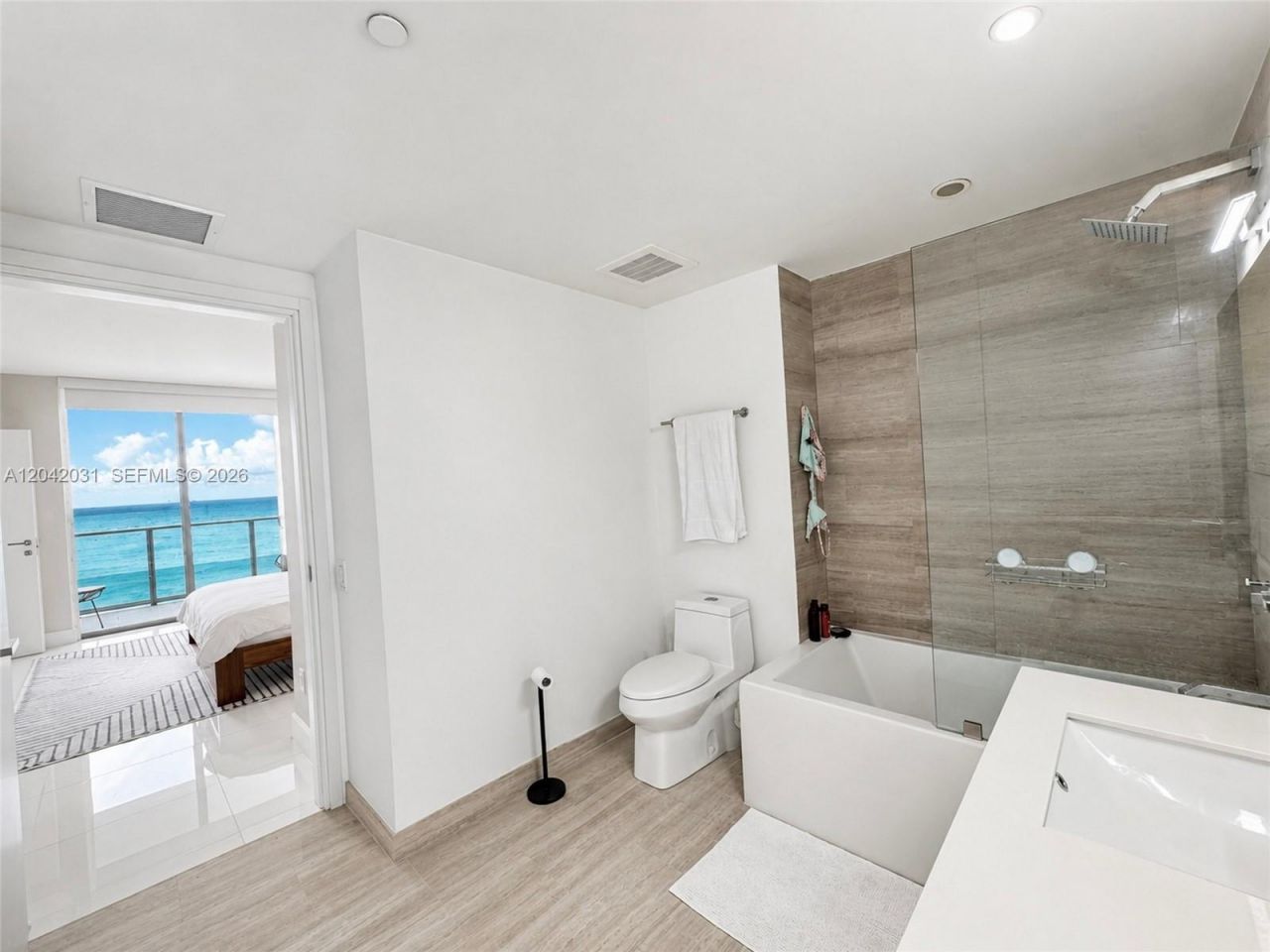 1300 Brickell Bay Dr , Unit 2307, Miami, FL 33131 Photo