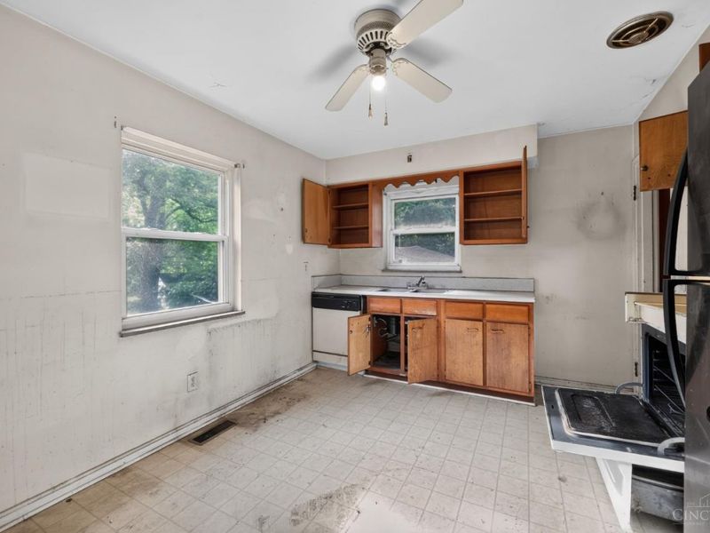 364 Ingram Road, Greenhills, OH 45218 Photo 12