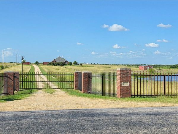 2450 W Amity Road, Salado, TX 76571