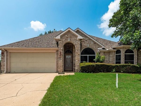 501 E Lynn Creek Drive, Arlington, TX 76002