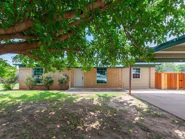 320 S 12th Street, Hawley, TX 79525