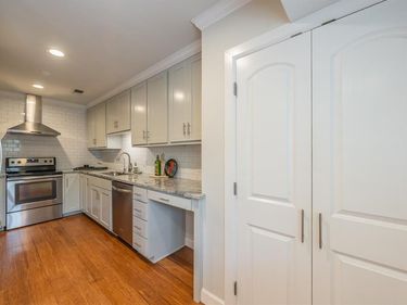 913 Roaring Springs Road, Fort Worth, TX 76114