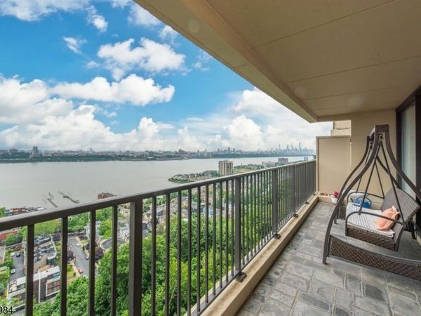 3 Horizon Road, Fort Lee, NJ 07024