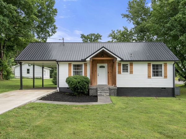 100 Brook Dr , Dickson, TN 37055