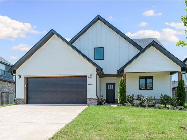 4800 SW Elderwood Street, Bentonville, AR 72713
