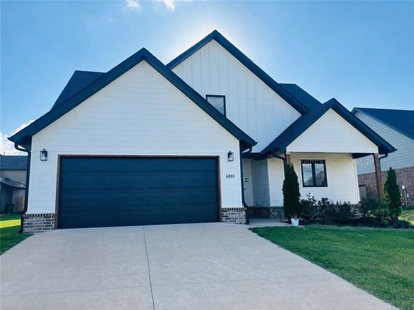 4800 SW Elderwood Street , Bentonville, AR 72713