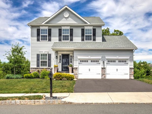 2224 BRIDGEPORT AVENUE, PENNSBURG, PA 18073