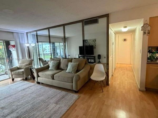 8775 Park Blvd , Unit 318, Miami, FL 33172