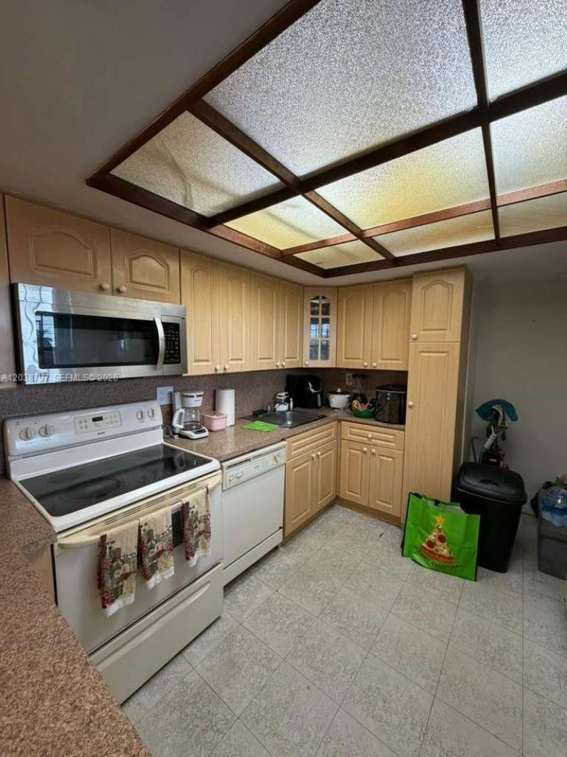 8775 Park Blvd , Unit 318, Miami, FL 33172 Photo