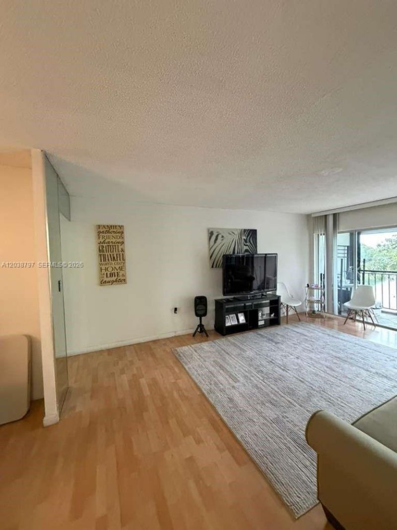 8775 Park Blvd , Unit 318, Miami, FL 33172 Photo