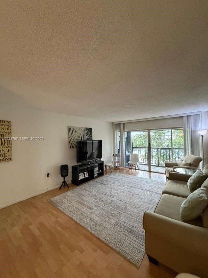 8775 Park Blvd , Unit 318, Miami, FL 33172 Photo