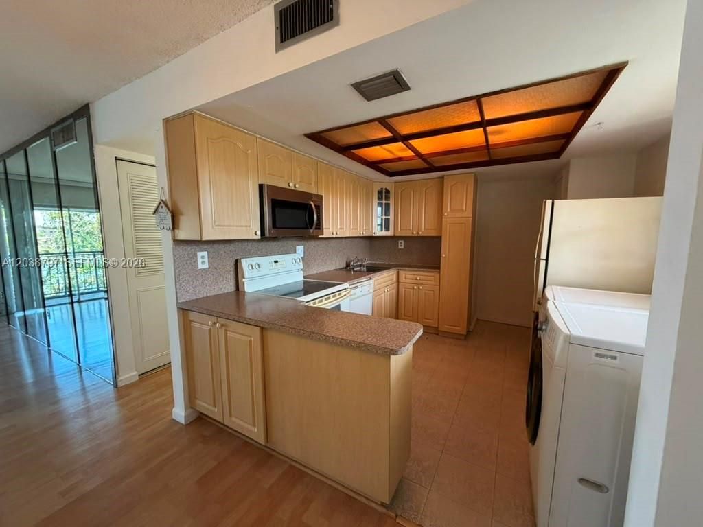 8775 Park Blvd , Unit 318, Miami, FL 33172 Photo
