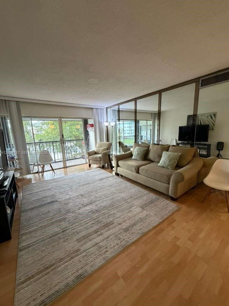 8775 Park Blvd , Unit 318, Miami, FL 33172 Photo