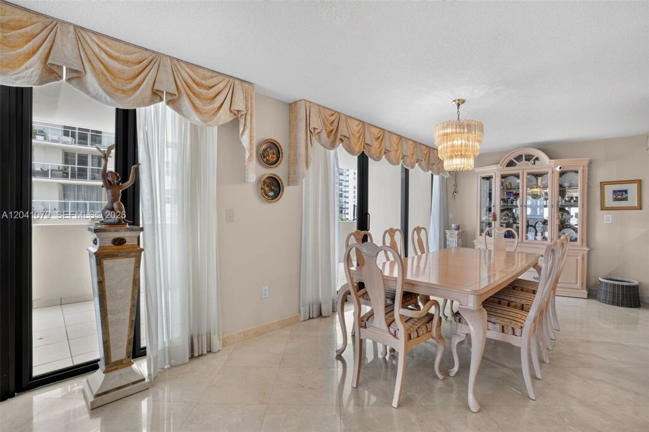 5757 Collins Ave , Unit 405, Miami Beach, FL 33140 Photo