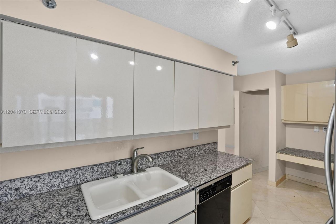 5757 Collins Ave , Unit 405, Miami Beach, FL 33140 Photo