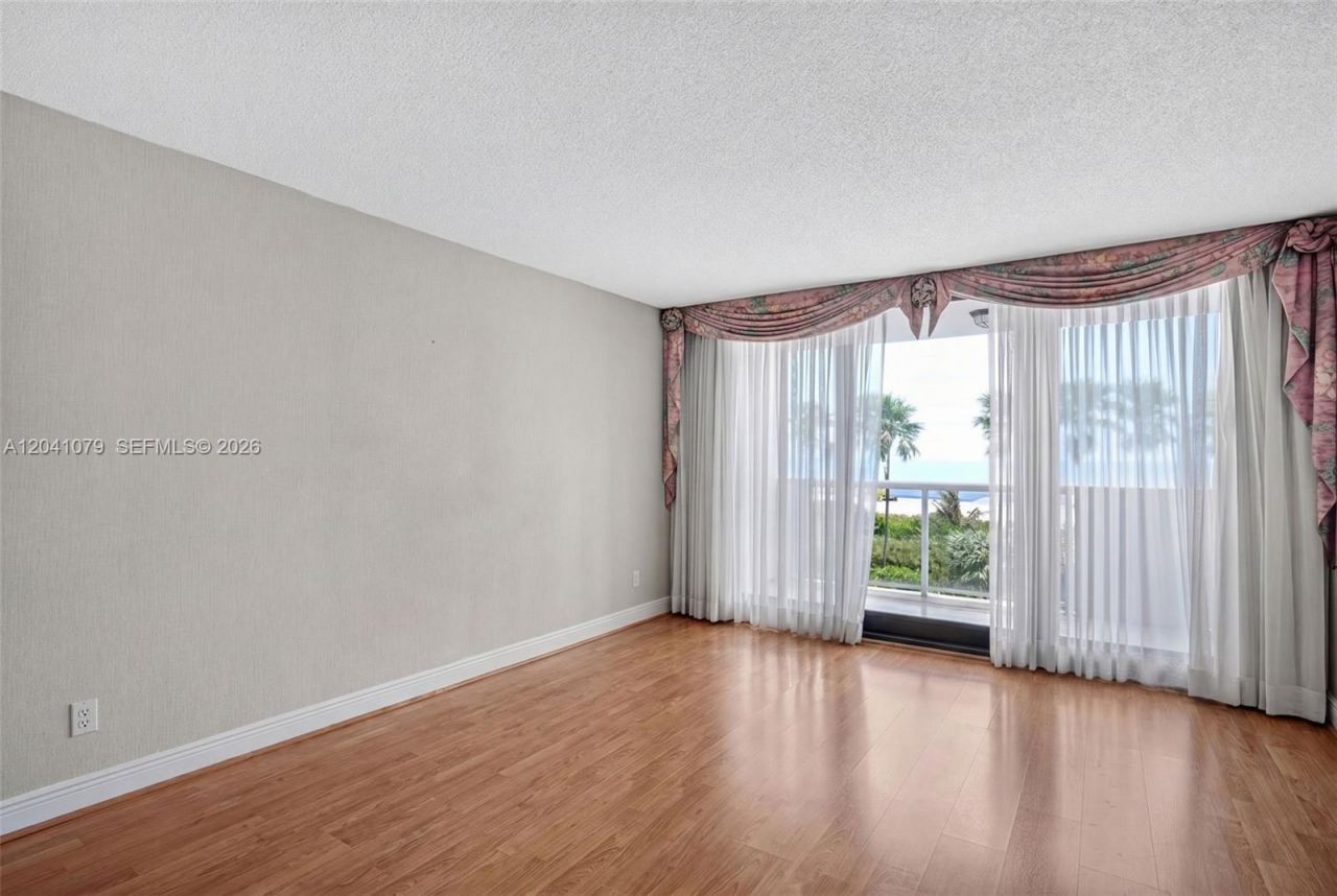 5757 Collins Ave , Unit 405, Miami Beach, FL 33140 Photo