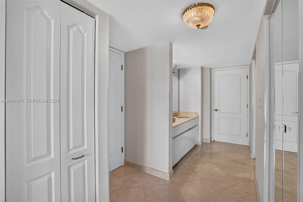 5757 Collins Ave , Unit 405, Miami Beach, FL 33140 Photo