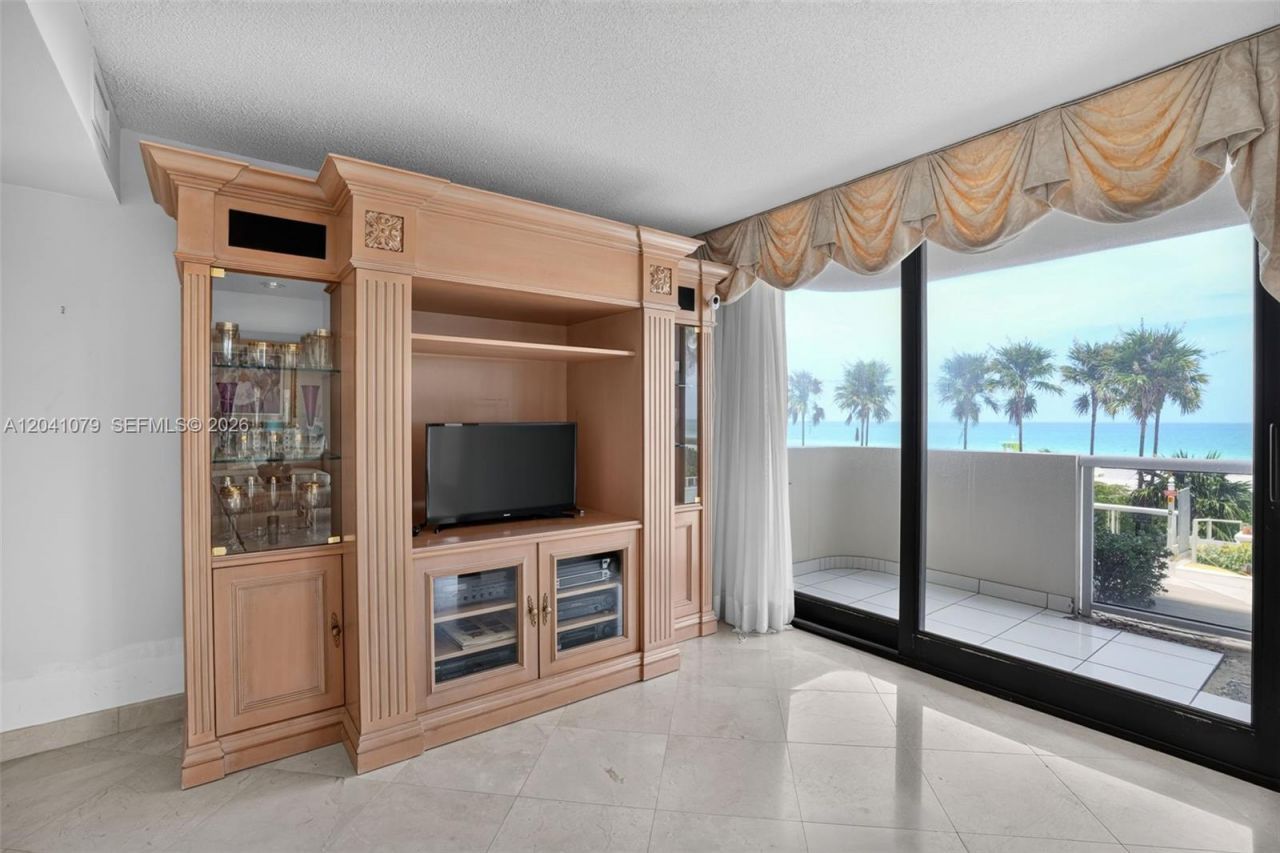 5757 Collins Ave , Unit 405, Miami Beach, FL 33140 Photo