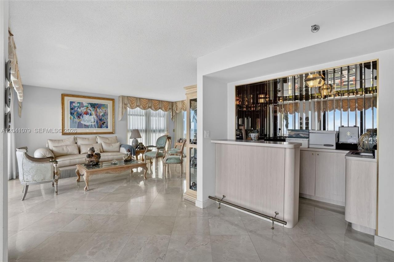 5757 Collins Ave , Unit 405, Miami Beach, FL 33140 Photo