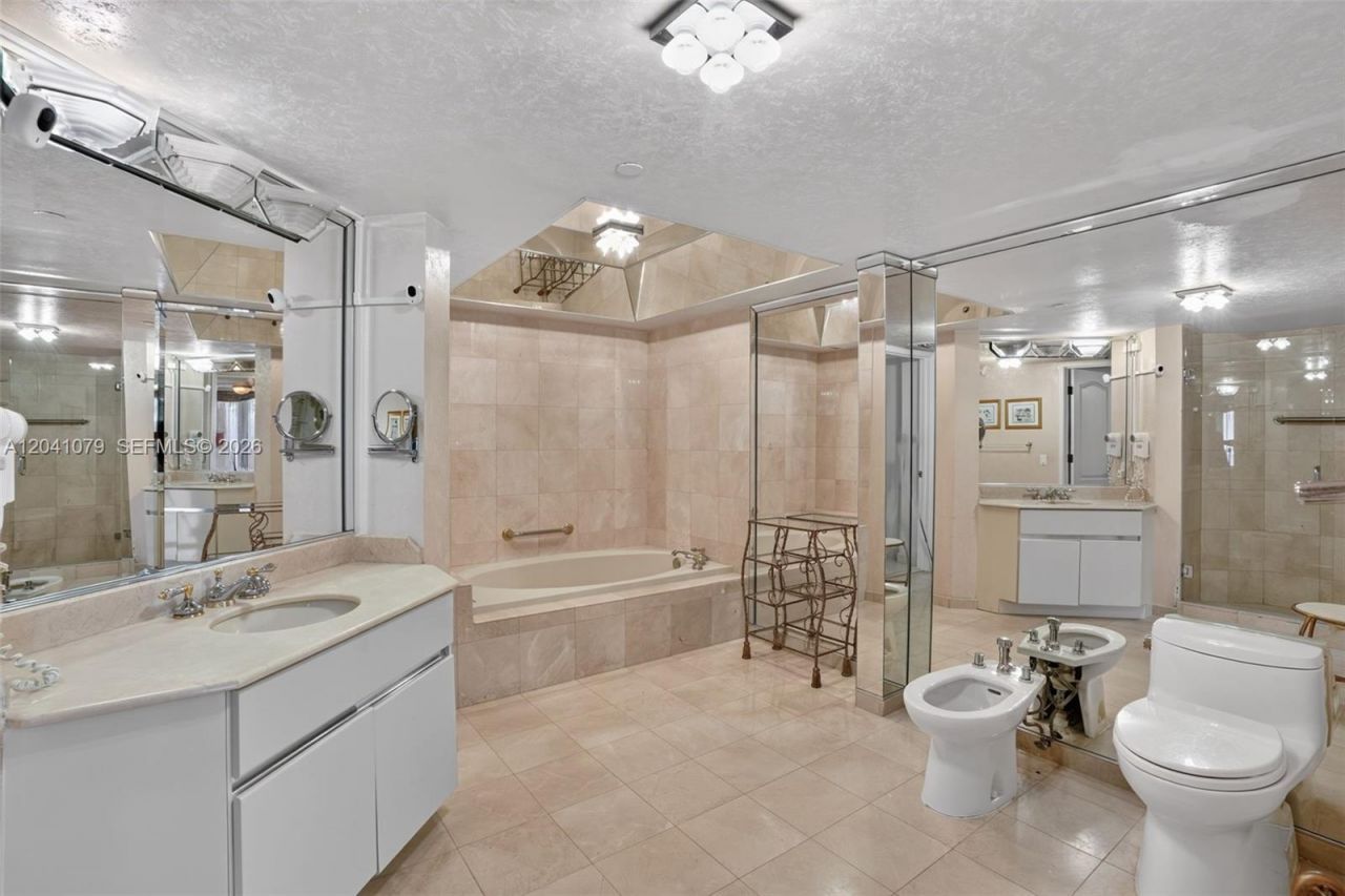 5757 Collins Ave , Unit 405, Miami Beach, FL 33140 Photo