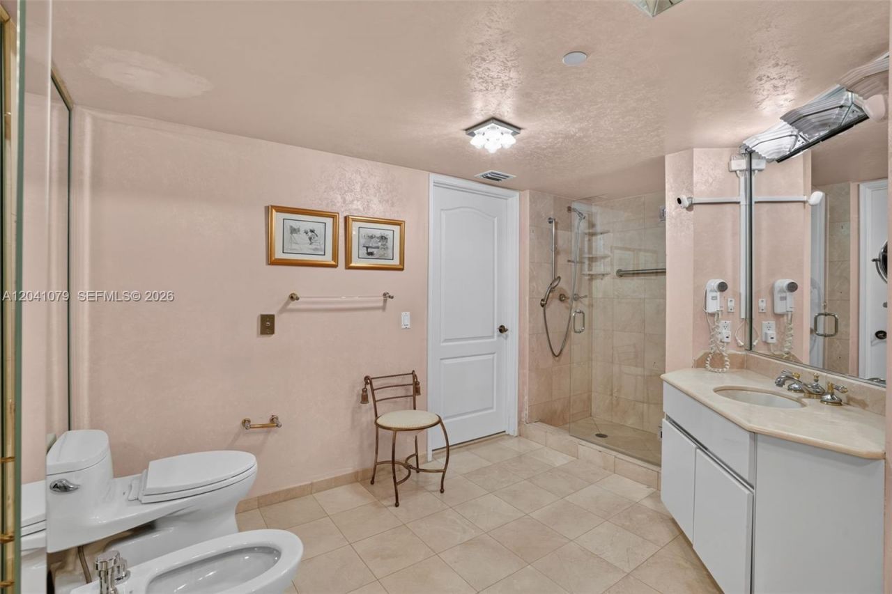 5757 Collins Ave , Unit 405, Miami Beach, FL 33140 Photo
