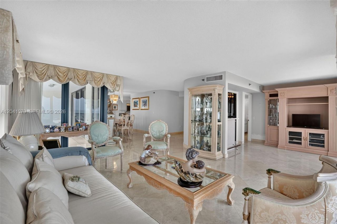 5757 Collins Ave , Unit 405, Miami Beach, FL 33140 Photo