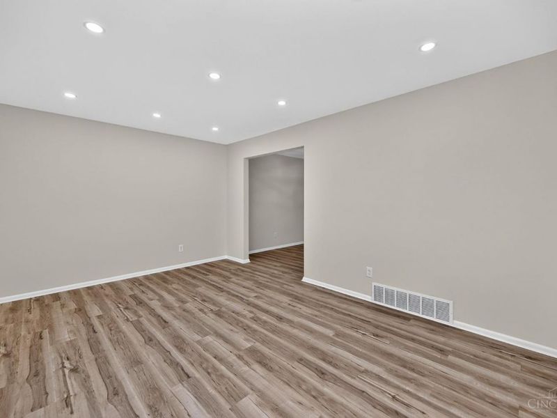 932 Glasgow Drive, Forest Park, OH 45240 Photo 5
