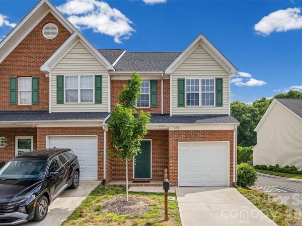 2113 Lennoxshire Square Court, Charlotte, NC 28210