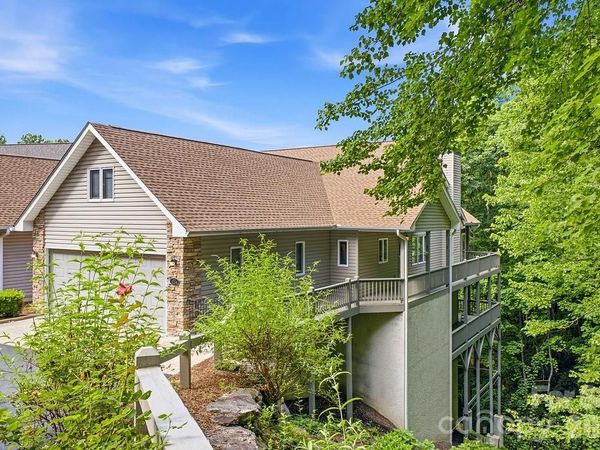 2204 E Cumming Woods Lane , Hendersonville, NC 28739