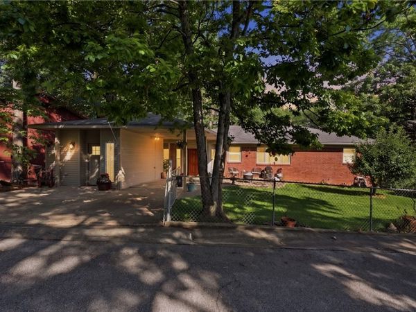 11 College Street , Eureka Springs, AR 72632