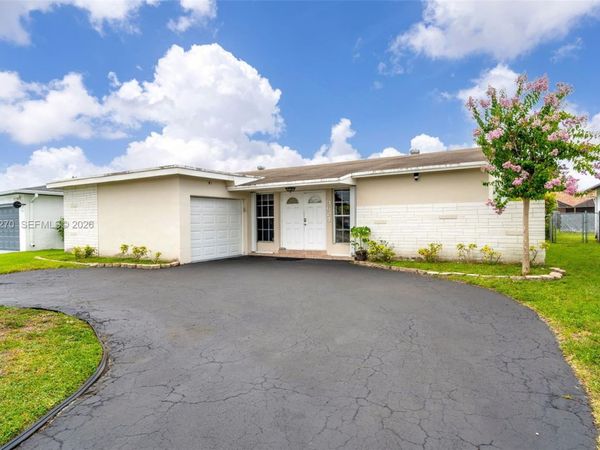 9624 NW 19th Pl, Sunrise, FL 33322