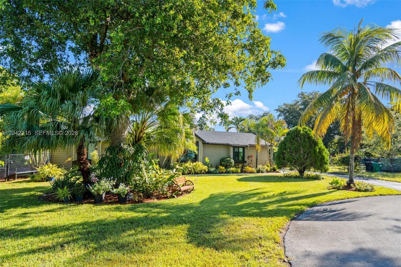 15031 SW 154th Ter , Miami, FL 33187 Photo