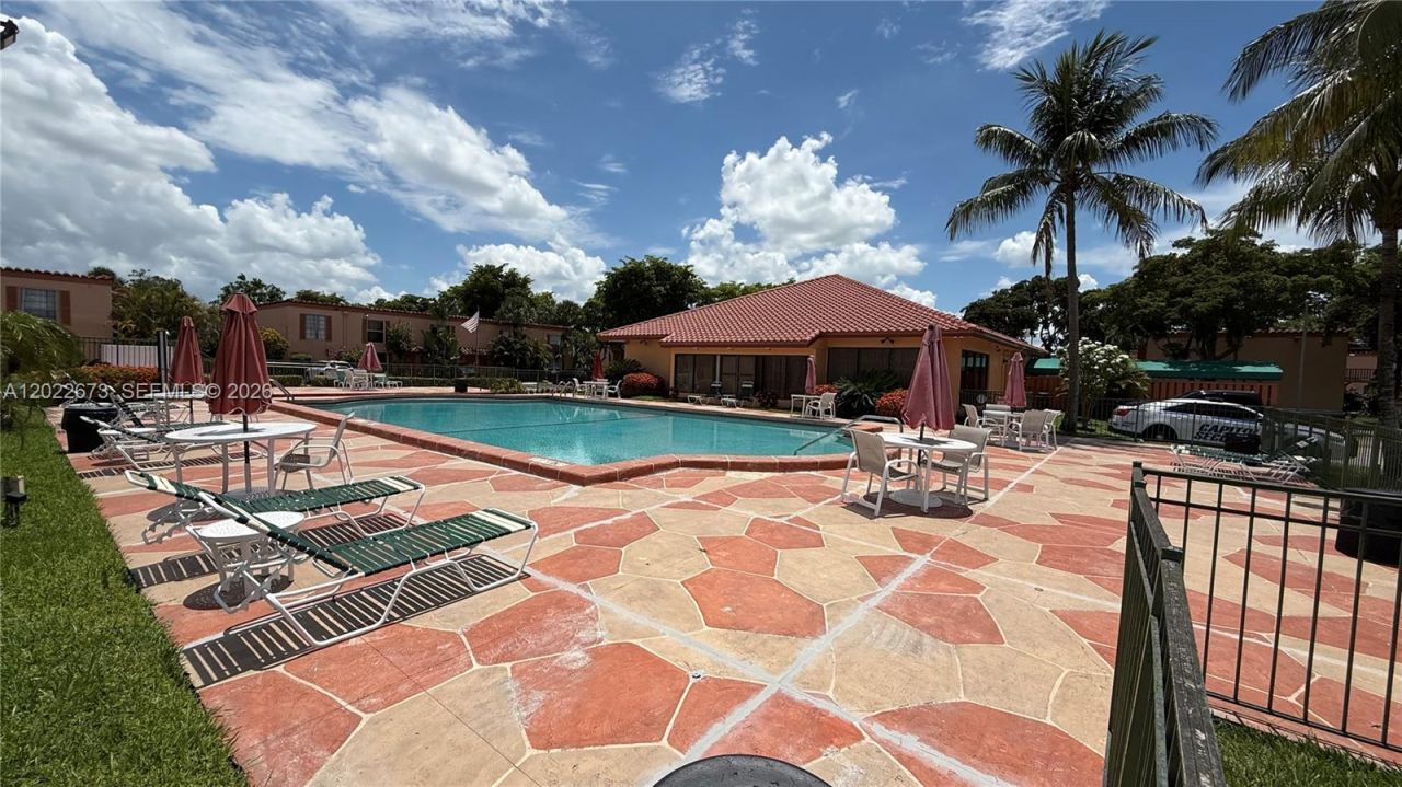 7220 Fairway Dr, Unit G4, Miami Lakes, FL 33014 Photo