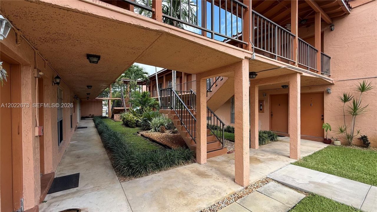 7220 Fairway Dr, Unit G4, Miami Lakes, FL 33014 Photo