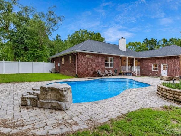 2685 Segrest Rd, Pace, FL 32571