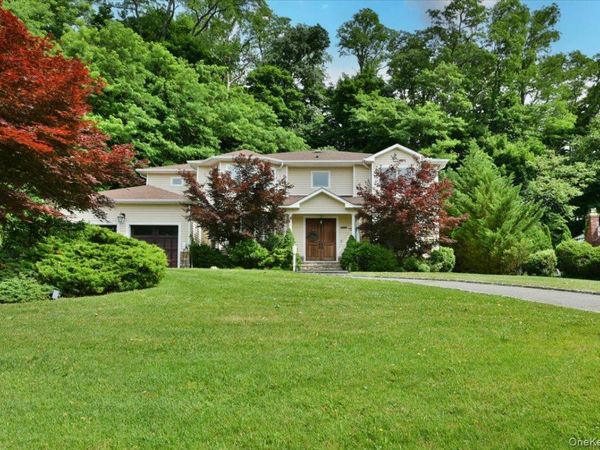 245 Harbor Hill Road , Roslyn, NY 11576