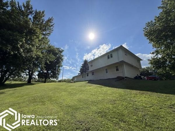 1386 Circle Drive, Brooklyn, IA 52211