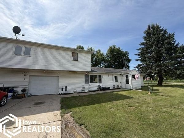1386 Circle Drive, Brooklyn, IA 52211