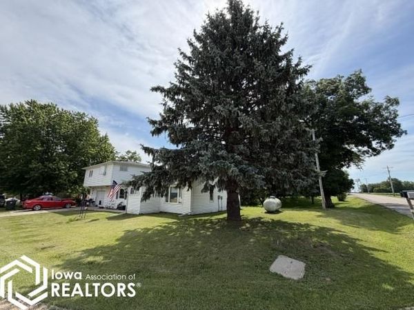 1386 Circle Drive, Brooklyn, IA 52211