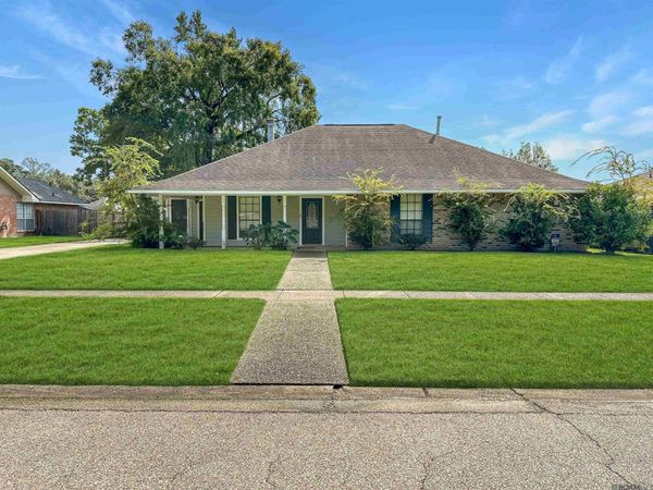 4837 Front Royal Dr, Saint George, LA 70817