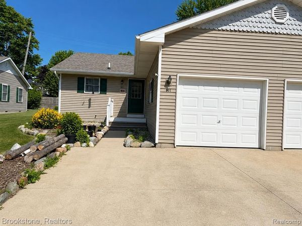 801 S 15TH Street, St. Clair, MI 48079