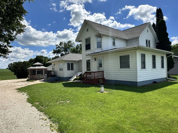 5827 Garden Plain Road , Fulton, IL 61252