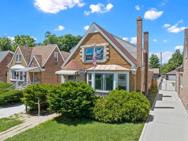 1716 N Neva Avenue , Chicago, IL 60707